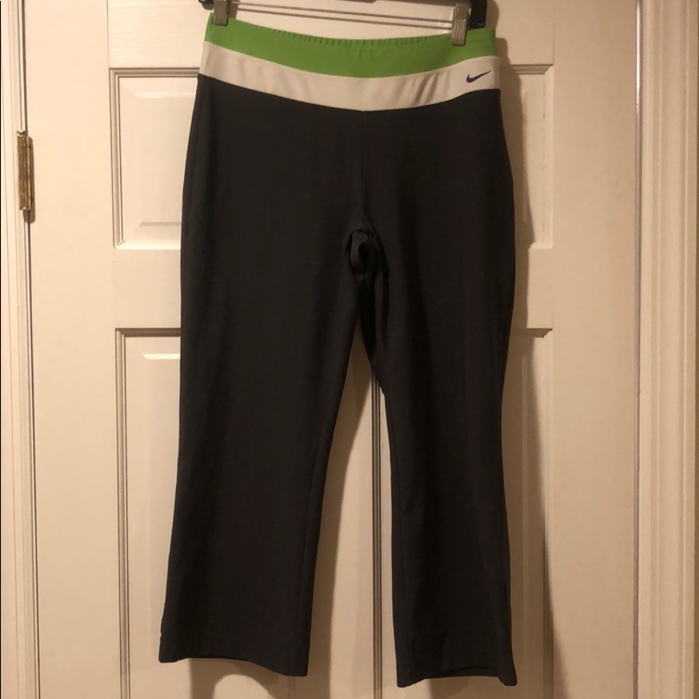 NIKE Dri-fit cropped short pant Capri wmns M, grey